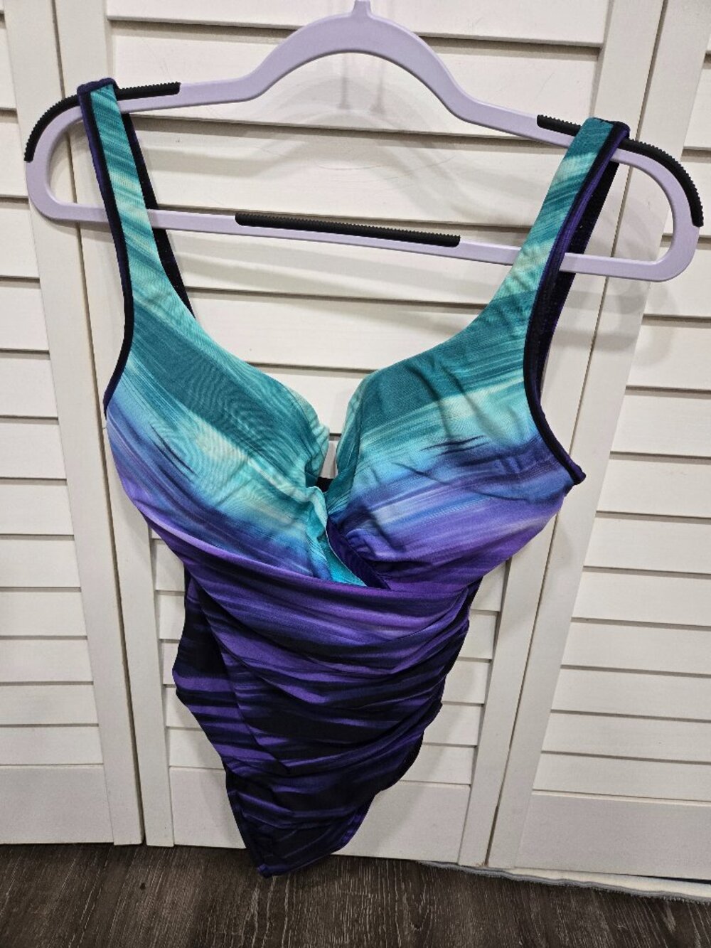 Miraclesuit, like new, size 12, slimming colors